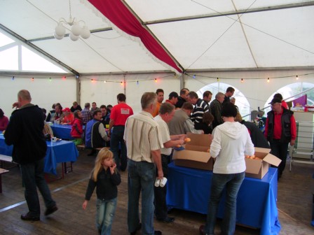 Das reichhaltige Frhstcksbuffet des SMC am Sonntagmorgen - wir sagen "Danke" und freuen uns auf Euer Schaufahren 2009 ! [Foto : TW]